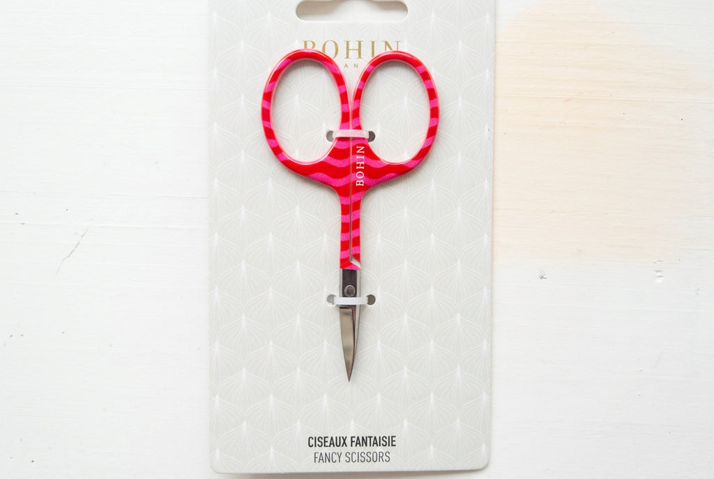 small embroidery pink scissors