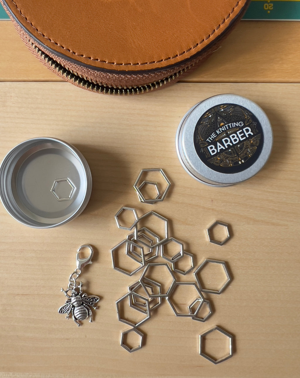 The Knitting Barber Stitch Markers | Marca Malhas