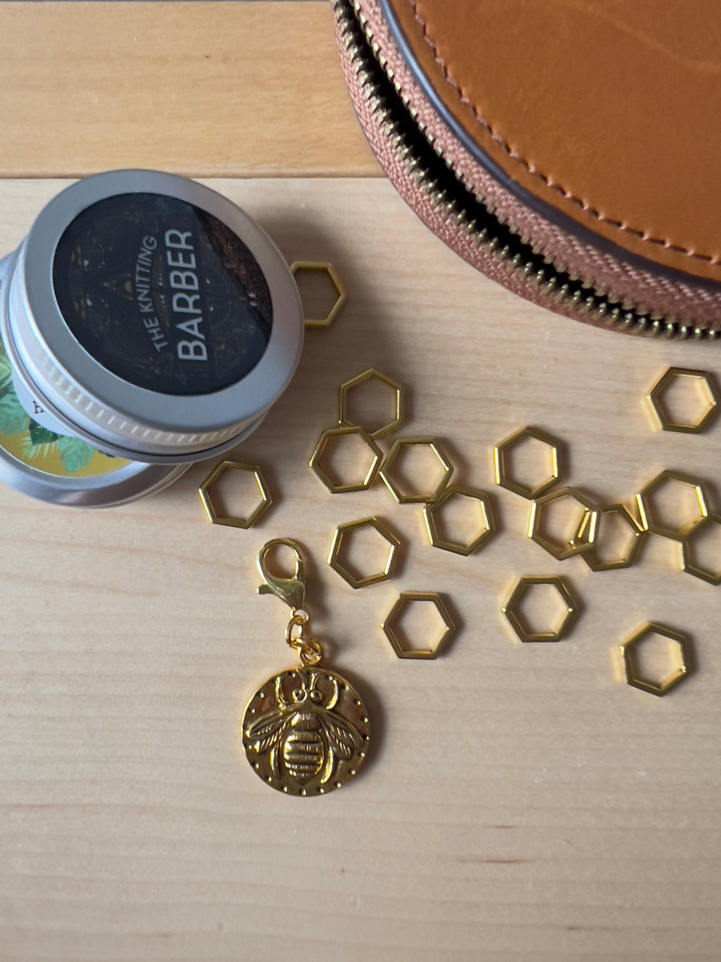 The Knitting Barber Stitch Markers | Marca Malhas