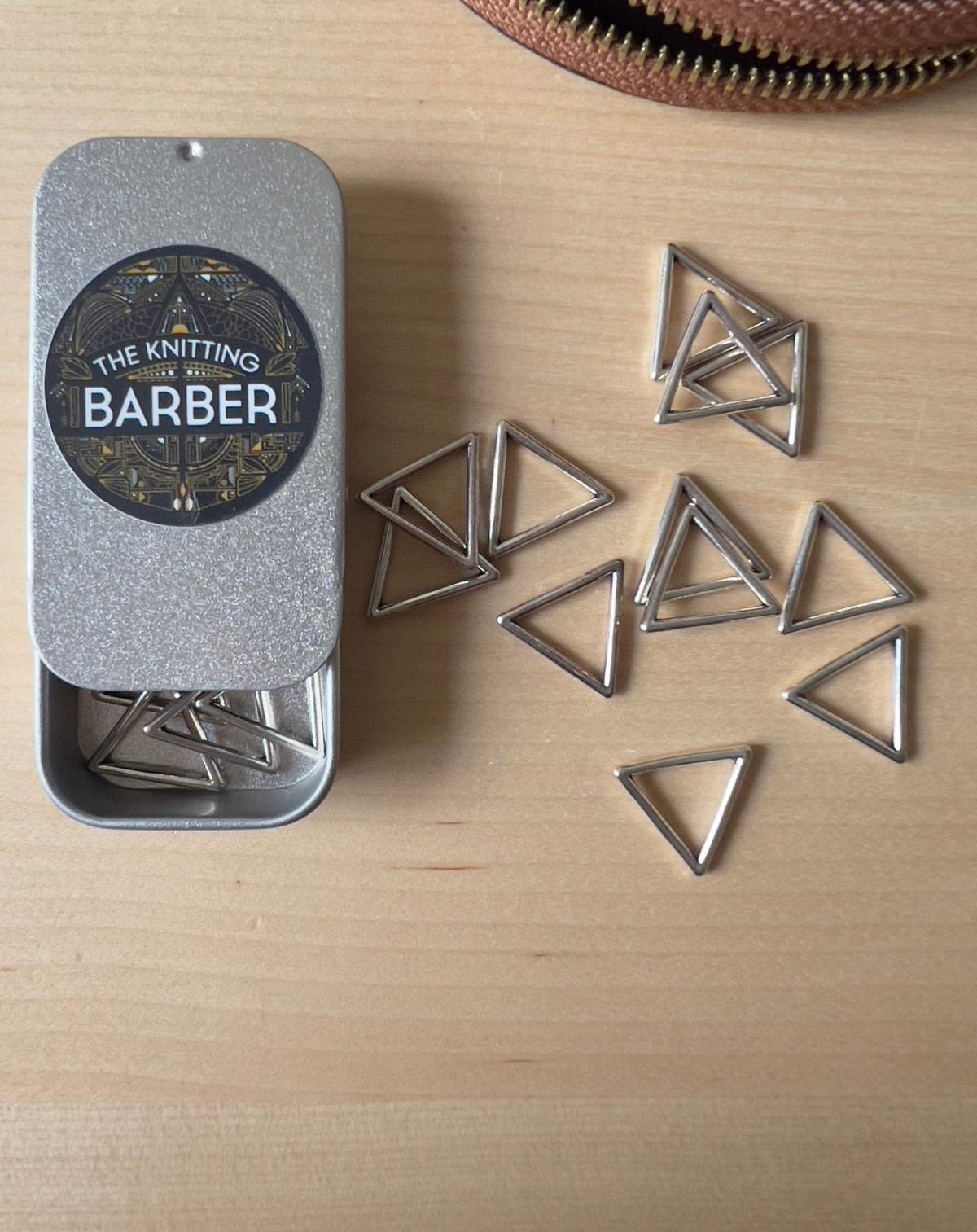 The Knitting Barber Stitch Markers | Marca Malhas